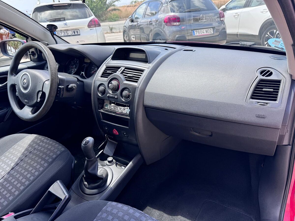 RENAULT MEGANE 1.4 AUTHENTIQUE SPANISH LHD IN SPAIN 75000 MILES SUPER 2006